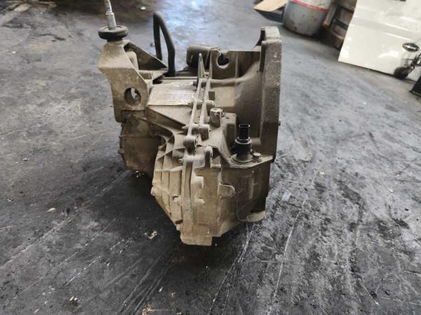 BOITE DE VITESSE MANUEL RENAULT MASTER / OPEL MOVANO / NISSAN INTERSTAR 2.5DTI / DCI -2010 - Vue 3